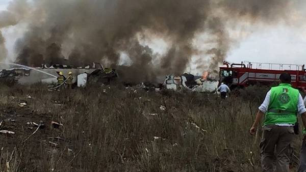 Αεροσκάφος με 97 επιβάτες συνετρίβη στο Μεξικό (Βίντεο)
