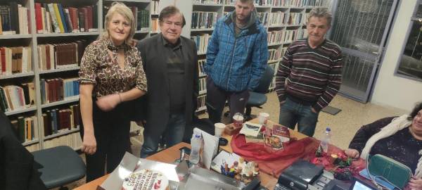 Εκοψαν πίτα στη Δημόσια Βιβλιοθήκη Πεταλιδίου