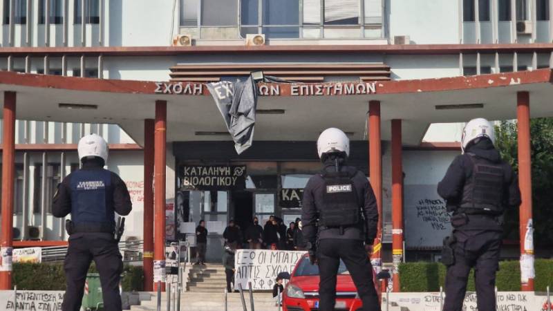 Θεσσαλονίκη: Πάνω από 40 προσαγωγές, κατά την επιχείρηση της Αστυνομίας στη Σχολή Θετικών Επιστημών του ΑΠΘ