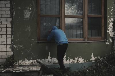 Τσιγγάνος «χτυπούσε» καταστήματα στον Μελιγαλά