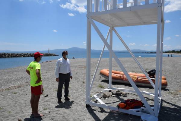 Υπογραφή σύμβασης για ναυαγοσώστες σε παραλίες της Καλαμάτας