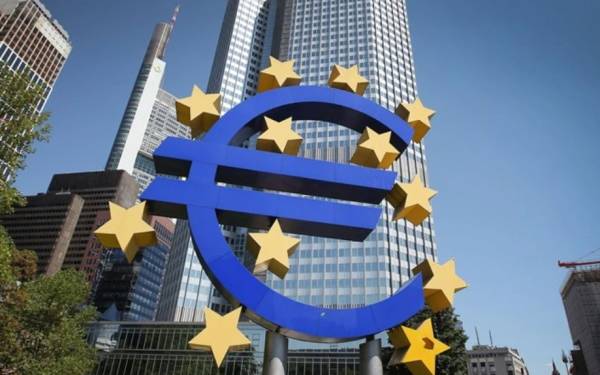 Αμετάβλητα αναμένεται να αφήσει τα βασικά επιτόκια η Ευρωπαϊκή Κεντρική Τράπεζα
