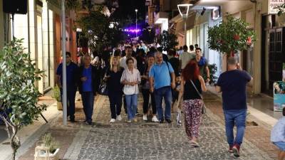 Πλήθος κόσμου στο κέντρο της Μεσσήνης για τη "Λευκή Νύχτα" (Βίντεο+φωτογραφίες)