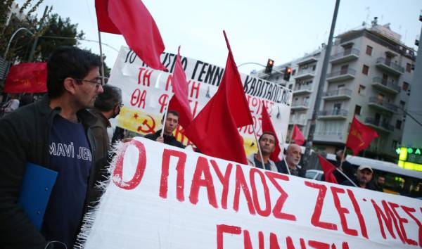 Σε εξέλιξη αντιφασιστικό συλλαλητήριο στο κέντρο της Αθήνας για τον ένα χρόνο από την καταδίκη της Χρυσής Αυγής