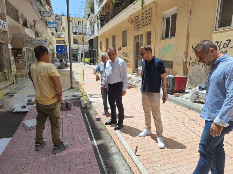 Καλαμάτα: Με καλό ρυθμό τα έργα ανάπλασης στην οδό Αναγνωσταρά