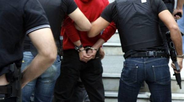 Συλλήψεις φυγόποινων σε Τρίπολη και Κόρινθο