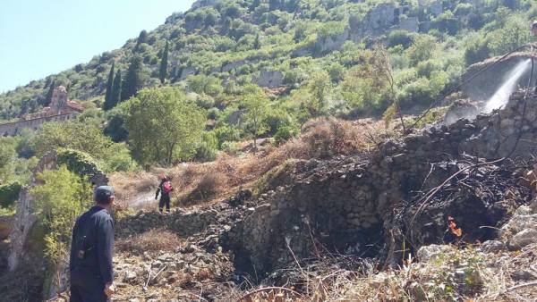 Σβήστηκε η φωτιά στον αρχαιολογικό χώρο του Μυστρά 