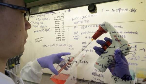 Επιστήμονες προειδοποιούν: Η βιασύνη για εμβόλιο κορονοϊού μπορεί να επιδεινώσει την πανδημία