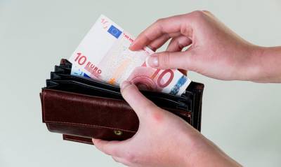 Στον πάτο του ΟΟΣΑ οι πραγματικοί μισθοί στην Ελλάδα – Πληρωνόμαστε 21% λιγότερο από ό,τι το 2010