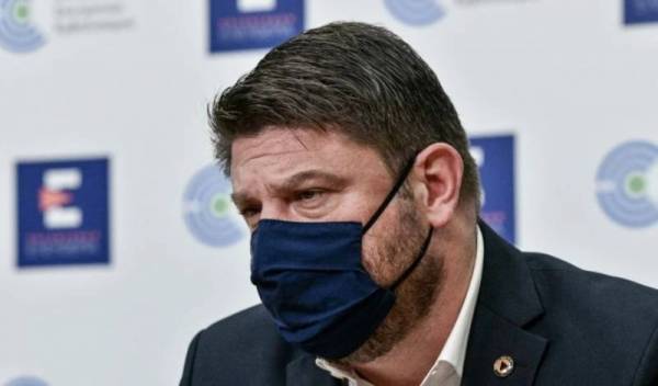 Κορονοϊός: Καμπανάκι για Ίο και Μύκονο από Χαρδαλιά - Tα νησιά που είναι ένα βήμα πριν το lockdown