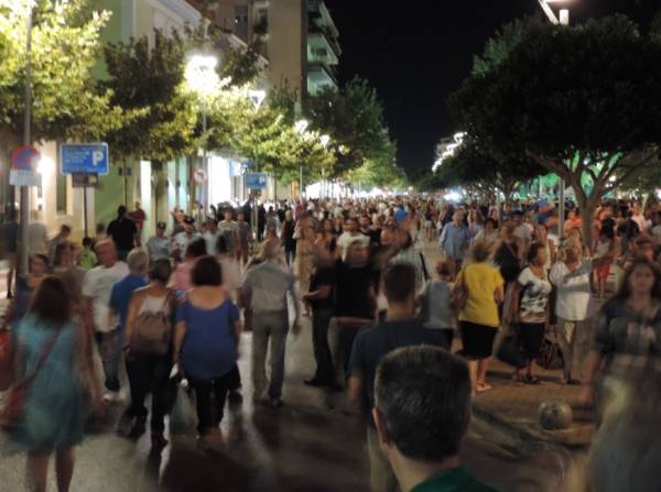 Καλαμάτα: Χαμηλές τιμές και διασκέδαση σήμερα στη “Λευκή Νύχτα” - Συναυλία Πορτοκάλογλου στην Κεντρική Πλατεία