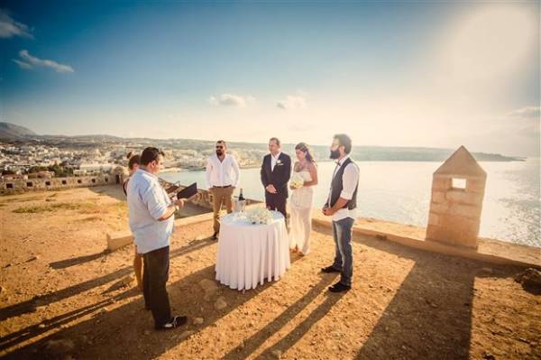 Deal για την τόνωση του γαμήλιου τουρισμού στην Ελλάδα