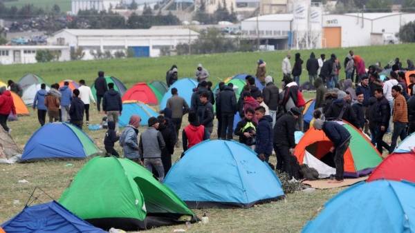 Σταδιακά αποχωρούν οι πρόσφυγες από τα Διαβατά