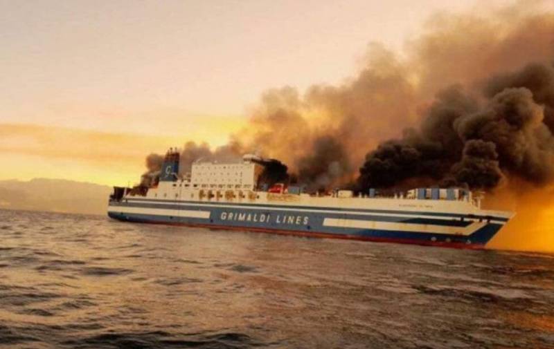 Κέρκυρα: Προς την Κασσιόπη οδηγούν το φλεγόμενο πλοίο - Αγωνία για τους 12 αγνοούμενους (Βίντεο)