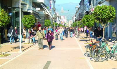 Βόλτες και ψώνια στο κέντρο της Καλαμάτας