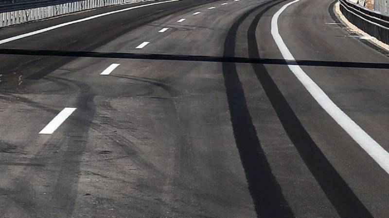 Μέσω αμφιδρόμησης του ρεύματος κυκλοφορίας προς Πάτρα, συνεχίζεται η κίνηση σε τμήμα του αυτοκινητόδρομου Πατρών - Αθηνών