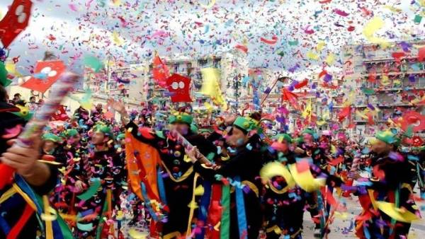 Πατρινό Καρναβάλι: Χαμόγελα και ελπίδα χάρισαν πάνω από 15.000 μικροί καρναβαλιστές (βίντεο)