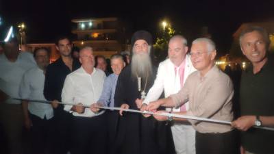 Λαμπρά εγκαίνια της πλατείας στα Φιλιατρά