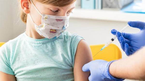 Η Εθνική Επιτροπή Εμβολιασμών απαντά σε 19 ερωτήσεις για τον εμβολιασμό παιδιών κατά του κορονοϊού