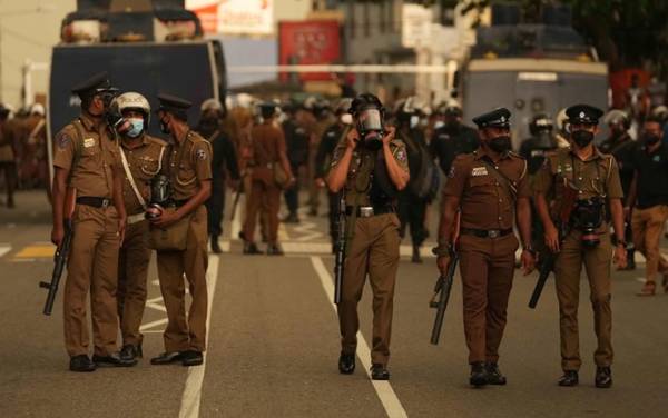 Σρι Λάνκα: Σε κατάσταση συναγερμού στρατός και αστυνομία - Οργή πολιτών