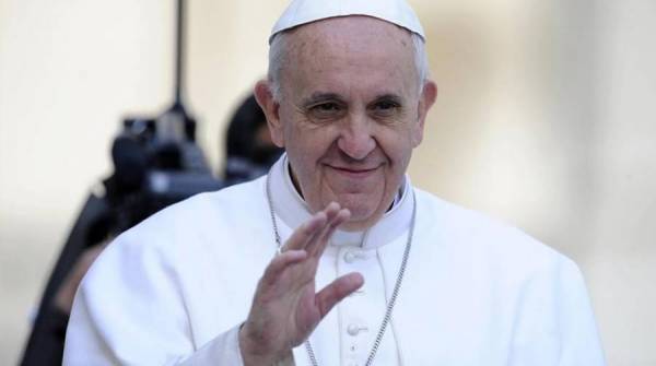 Ο Πάπας Φραγκίσκος δωρίζει 100.000 ευρώ για τους μετανάστες
