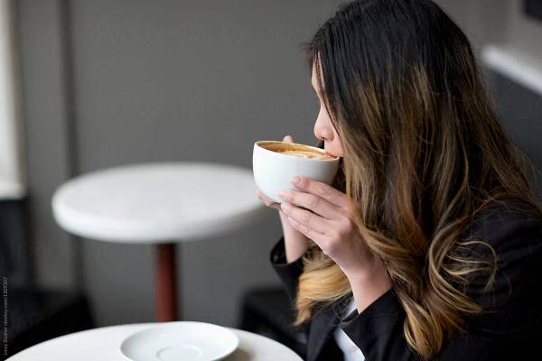 Ελληνική έρευνα: Η καθημερινή κατανάλωση 3-4 φλιτζανιών καφέ σχετίζεται με μειωμένο σωματικό βάρος