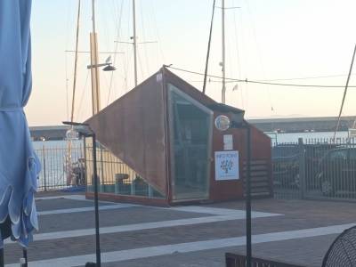 Βρήκαν κλειστό το Info Kiosk