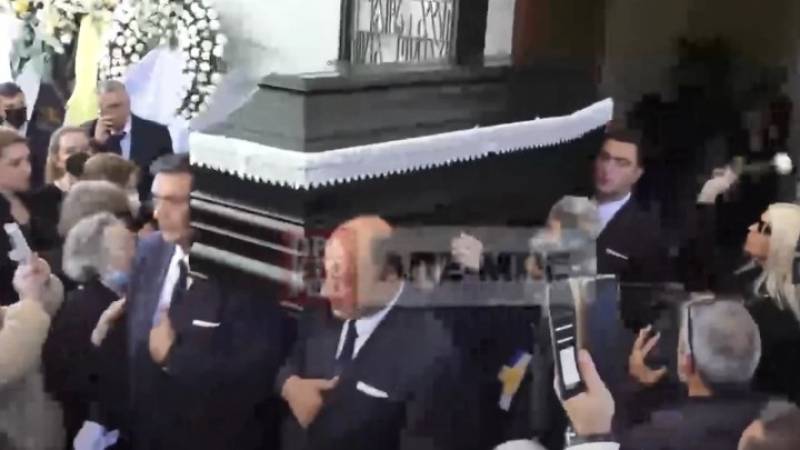 Τελέστηκε η πολιτική κηδεία του Νίκου Ξανθόπουλου (Βίντεο)