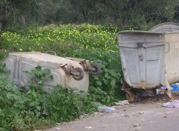 800 ευρώ αποζημίωση για καταστροφή 2 κάδων