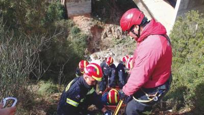 Μεσσηνιακή ομάδα διάσωσης εκπαιδεύεται στην Κοσκάρακα από την ΕΜΑΚ (βίντεο-φωτογραφίες)