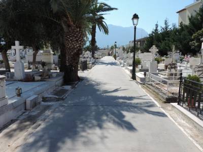 Ανενεργούς τάφους ξηλώνει ο Νίκας