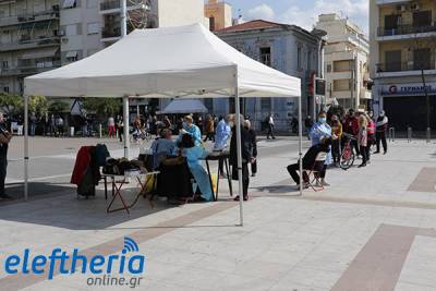 Καλαμάτα: Μεγάλη συμμετοχή στα τεστ για κορονοϊό στην κεντρική πλατεία Καλαμάτας (βίντεο-φωτογραφίες)