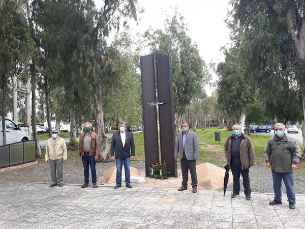 Καλαμάτα: Κατέθεσαν στεφάνι στο μνημείο των 534 εκτελεσθέντων πατριωτών (βίντεο)