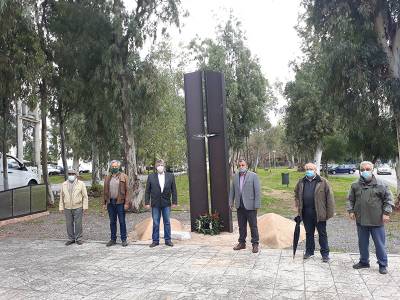 Καλαμάτα: Κατέθεσαν στεφάνι στο μνημείο των 534 εκτελεσθέντων πατριωτών (βίντεο)