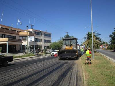 Πέφτει άσφαλτος στη Νέα Είσοδο Καλαμάτας