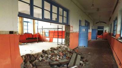 Λέσβος: Επισκευή σχολείου που χτίστηκε τη δεκαετία του 1930 από τον Γ. Παπανδρέου