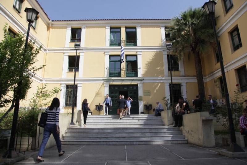 Ενώπιον του ανακριτή ο φαρμακοποιός και ακόμα οκτώ άτομα για παράνομα σκευάσματα (βίντεο)