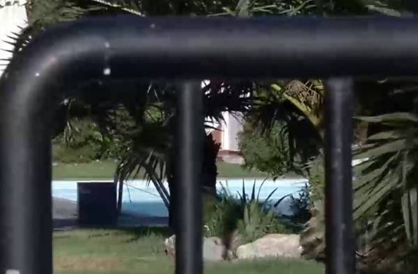 Νέα Μάκρη: Τρία λεπτά έμεινε η 10χρονη στον πάτο της πισίνας - Το χρονικό της τραγωδίας (βίντεο)