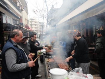 Τσικνίζει η Καλαμάτα (φωτογραφίες)