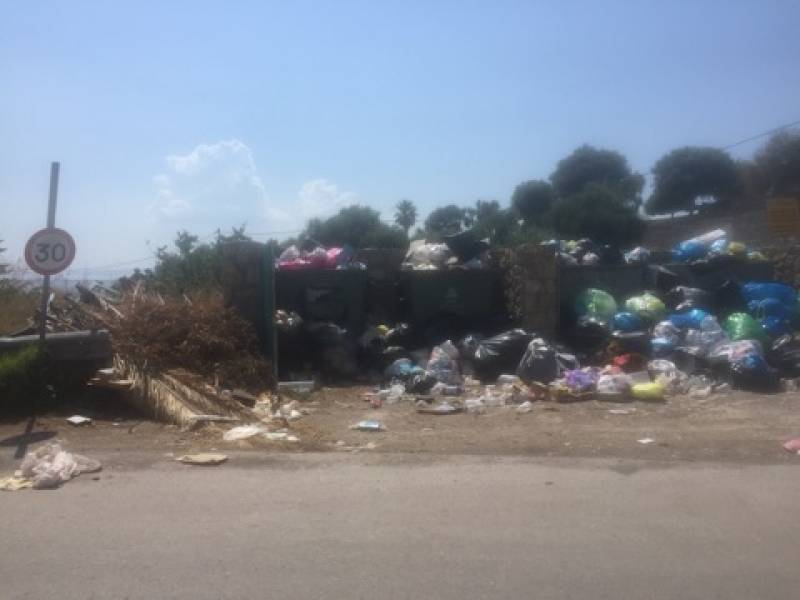 Διαμαρτυρία εργαζομένων στην αποκομιδή σκουπιδιών στη Μάνη