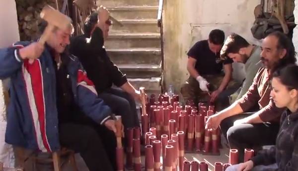 Πυρετώδεις προετοιμασίες για το σαϊτοπόλεμο της Καλαμάτας στο "Κούγκι" (βίντεο)