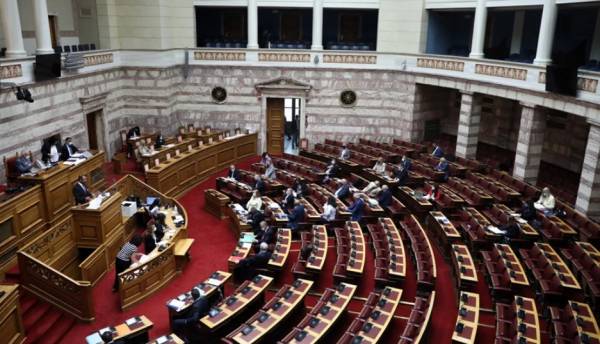 Εργασιακό νομοσχέδιο: Απορρίφθηκαν οι ενστάσεις αντισυνταγματικότητας του ΣΥΡΙΖΑ και του ΚΚΕ