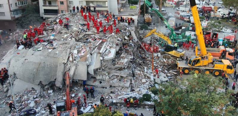Τουρκία: Στους 35 έφτασαν οι νεκροί από τον φονικό σεισμό στη Σμύρνη