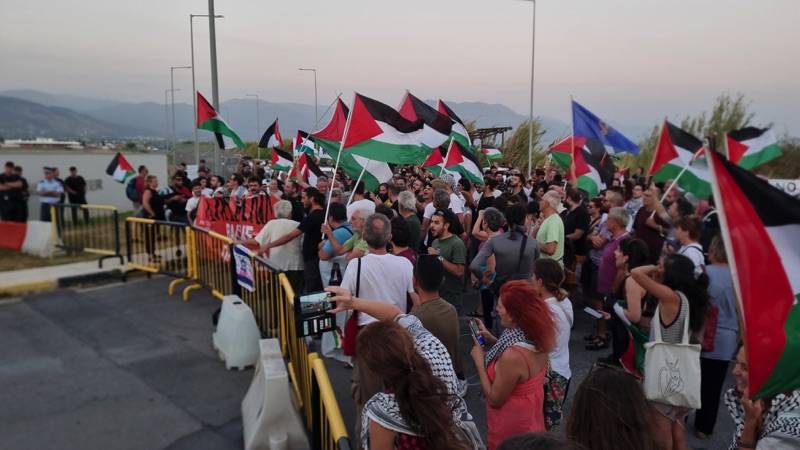 Μεγάλη συγκέντρωση για την Παλαιστίνη έξω από την 120 ΠΕΑ (βίντεο-φωτογραφίες)