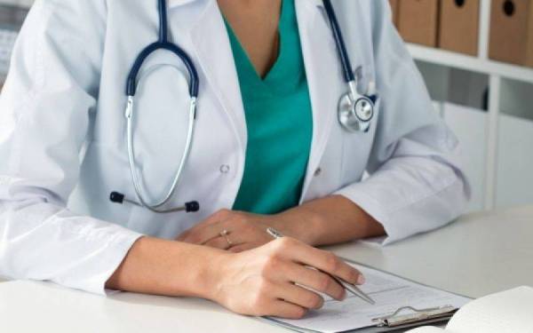 Οι γιατροί του ΕΣΥ δικαιώνονται από τα Πρωτοδικεία για τις νέες μειώσεις των αποδοχών τους