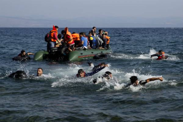 Τρείς νεκροί από ανατροπή σκάφους με μετανάστες στη Μυτιλήνη