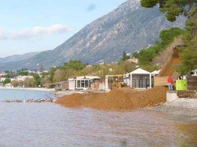 Μικρή Μαντίνεια: Προχωρούν οι εργασίες προστασίας της ακτής