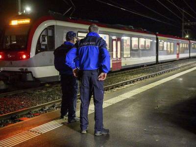 Ελβετία: Η αστυνομία σκότωσε άνδρα οπλισμένο με τσεκούρι και μαχαίρι, ο οποίος κρατούσε ομήρους σε τρένο