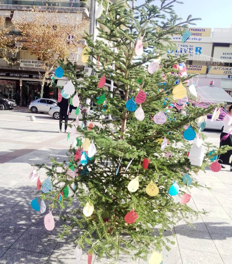 “Το δέντρο των ευχών” στην κεντρική πλατεία Καλαμάτας