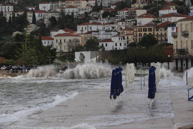 Μεσσηνία: Ζημιές από την κακοκαιρία σε Πύλο και Μεθώνη (βίντεο-φωτογραφίες)